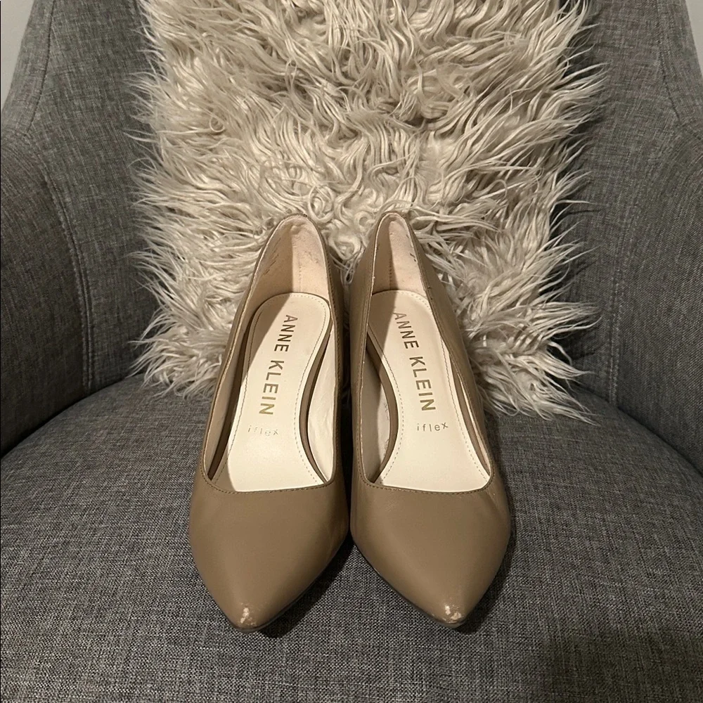 Anne Klein Beige Pumps - Picture 3 of 5